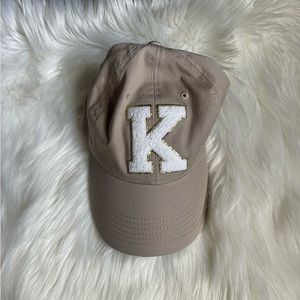 Beige baseball cap with white K patch